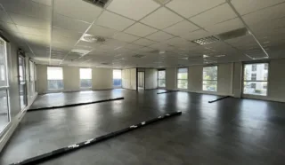  BUREAUX 182 m² ST JACQUES DE LA LANDE