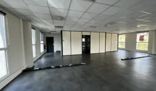  BUREAUX 182 m² ST JACQUES DE LA LANDE