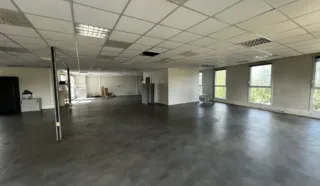  BUREAUX 237 m² ST JACQUES DE LA LANDE