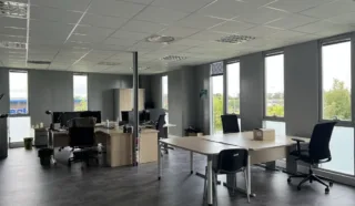  BUREAUX 375 m² VERN S/SEICHE