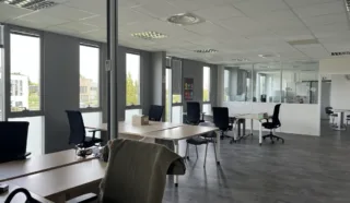  BUREAUX 375 m² VERN S/SEICHE