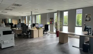  BUREAUX 375 m² VERN S/SEICHE