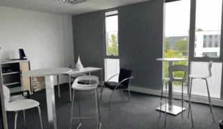  BUREAUX 375 m² VERN S/SEICHE