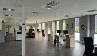  BUREAUX 375 m² VERN S/SEICHE