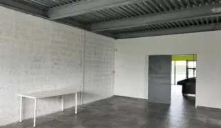  LOCAL COMMERCIAL  157 m² PLEUVEN