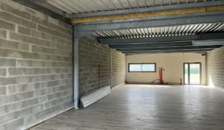  LOCAL COMMERCIAL  157 m² PLEUVEN