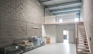  CELLULE D'ACTIVITÉS 158 m² GUÉRANDE