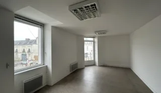  BUREAUX 80 m² CARQUEFOU