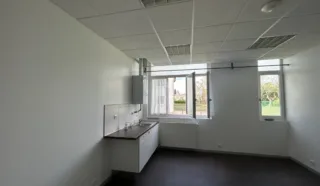  BUREAUX 94 m² SAINT-SEBASTIEN-SUR-LOIRE