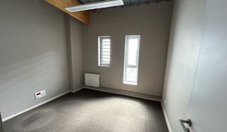  BUREAUX  1 021 m² BREST