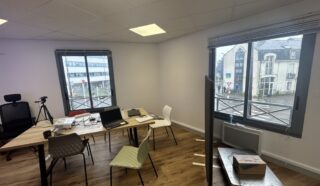  BUREAUX 85 m² REZE