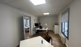  BUREAUX 85 m² REZE