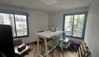  BUREAUX 85 m² REZE