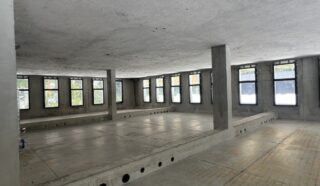  BUREAUX 1 560 M²  CHARTRES-DE-BRETAGNE