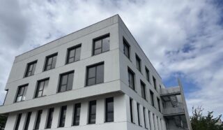  BUREAUX 1 140 M²  CHARTRES-DE-BRETAGNE