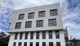  BUREAUX 1 140 M²  CHARTRES-DE-BRETAGNE