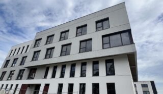  BUREAUX 1 140 M²  CHARTRES-DE-BRETAGNE