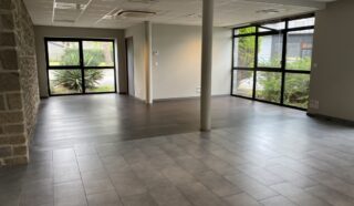  BUREAUX 102 m² MINIAC-MORVAN