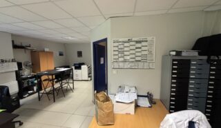  LOCAL ACTIVITES 306 m² env NANTES NORD EST