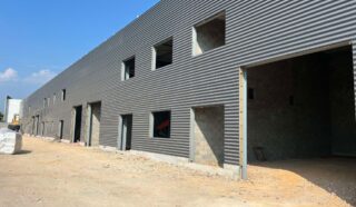  LOCAUX DE STOCKAGE 180 m² LE RHEU