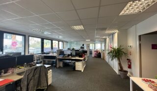  BUREAUX 133 m² REZE