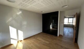  BUREAUX 235 m² ST GREGOIRE