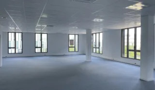  BUREAUX pied de métro 657 m² CESSON