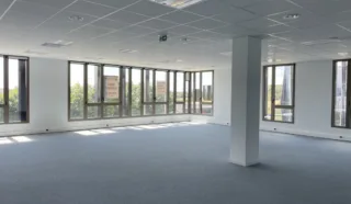  BUREAUX pied de métro 657 m² CESSON