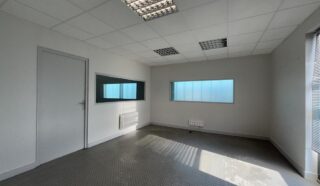  LOCAUX D'ACTIVITÉS 334 M² BOUAYE