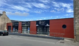  EN INVEST ENSEMBLE COMMERCIAL de 4 cellules + logement 500 M² ALLAIRE