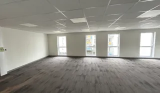  BUREAUX 82 m² BREST