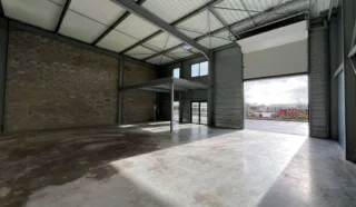  LOCAUX DE STOCKAGE 215 m² LE RHEU